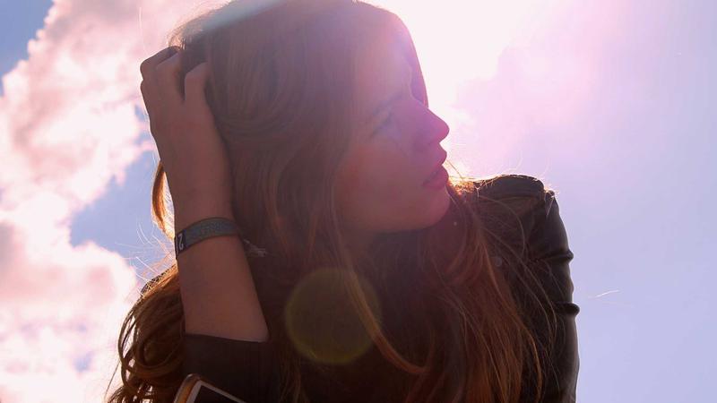 Person holding green card and work visa documents